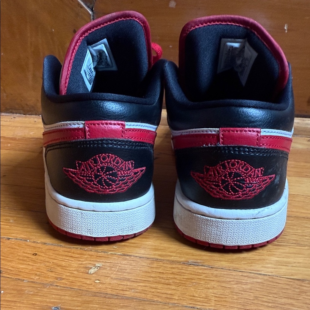 Jordan Kids' Sneakers in Red and White - Picture 4 of 6
